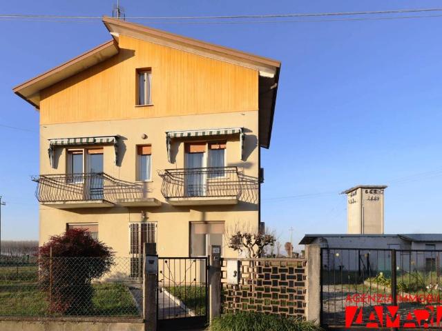 Villa Indipendente in vendita a San Giorgio al Tagliamento, San Michele Al Tagliamento