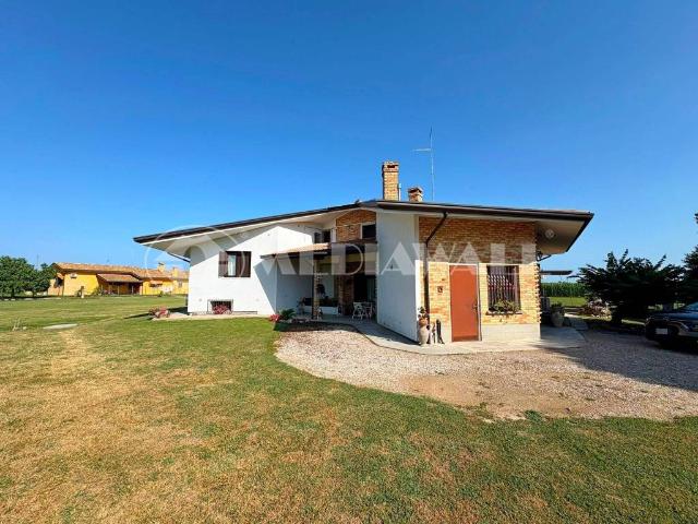 Villa Indipendente in vendita a San Michele al Tagliamento, Venezia