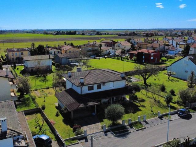 Villa Indipendente in vendita a San Michele Al Tagliamento, Veneto