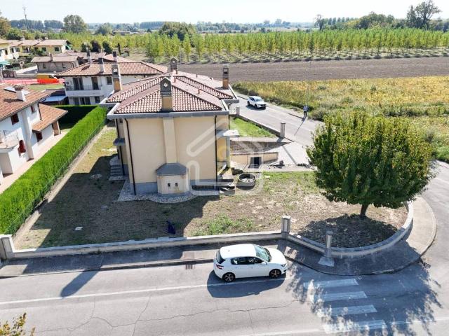 Villa Indipendente in vendita a San Giorgio al Tagliamento, San Michele al Tagliamento