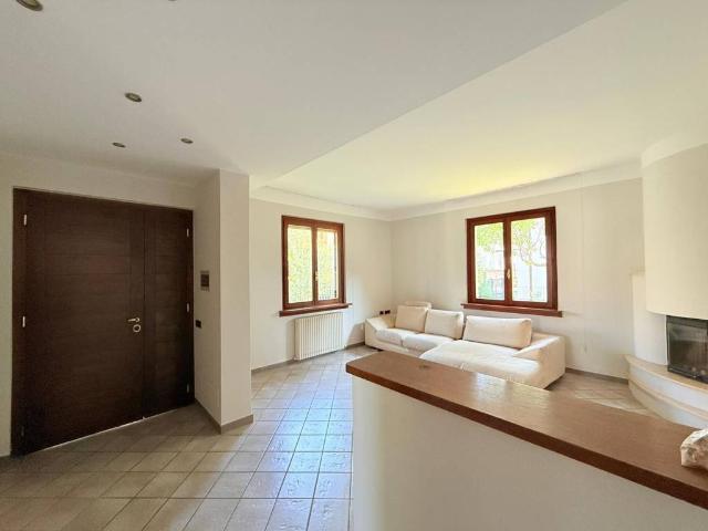 Villa Indipendente in vendita a San Paolo D'argon, Lombardia