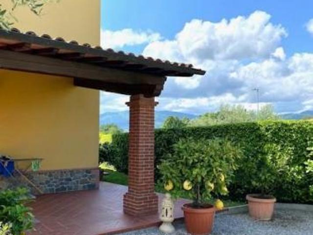 Villa Indipendente in vendita a Montecarlo, Toscana