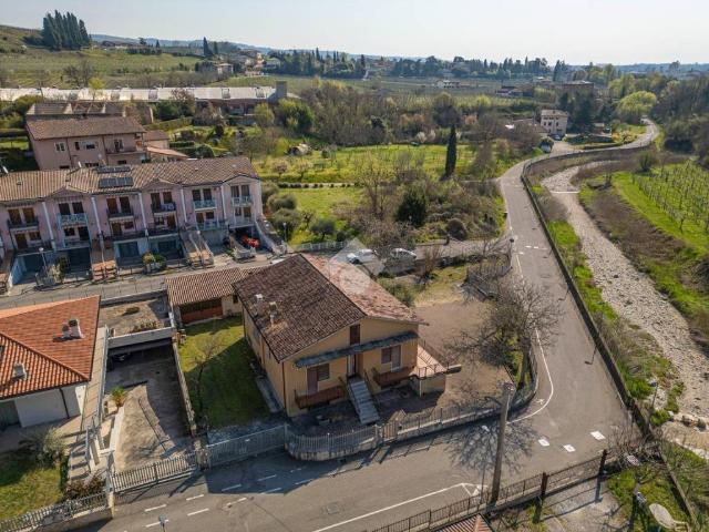 Villa Indipendente in vendita a Corrubbio di Negarine, San Pietro In Cariano