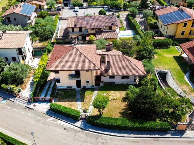 Villa Indipendente in vendita a San Pietro In Cariano, Veneto