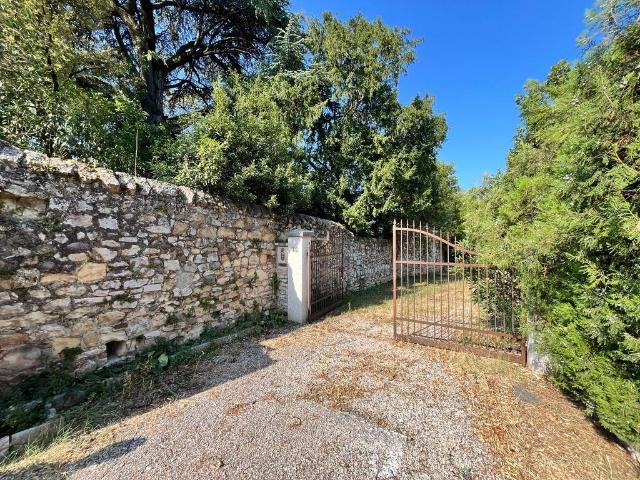 Villa Indipendente in vendita a Corrubbio di Negarine, San Pietro In Cariano