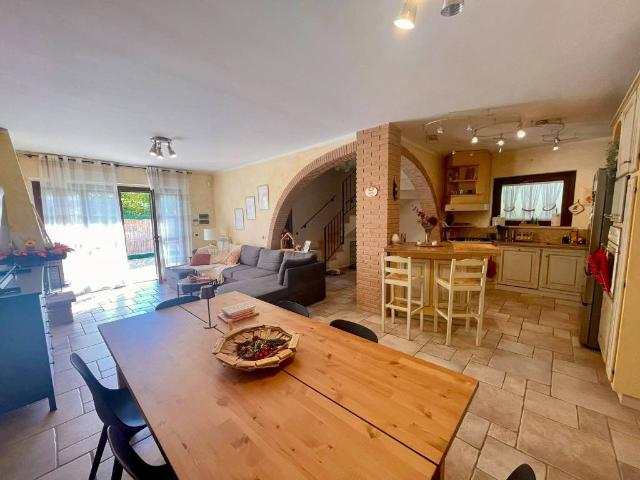Villa Indipendente in vendita a Santa Balbina, San Polo dei Cavalieri
