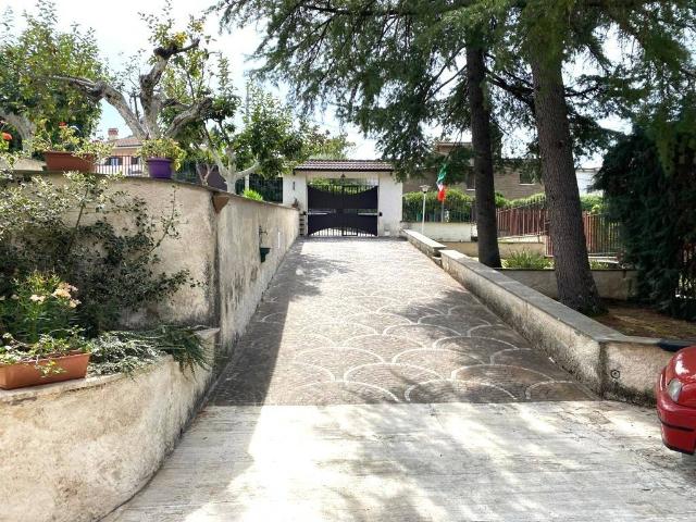 Villa Indipendente in vendita a Santa Balbina, San Polo dei Cavalieri