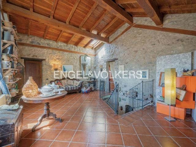 Villa Indipendente in vendita a Val d’Enza, Re