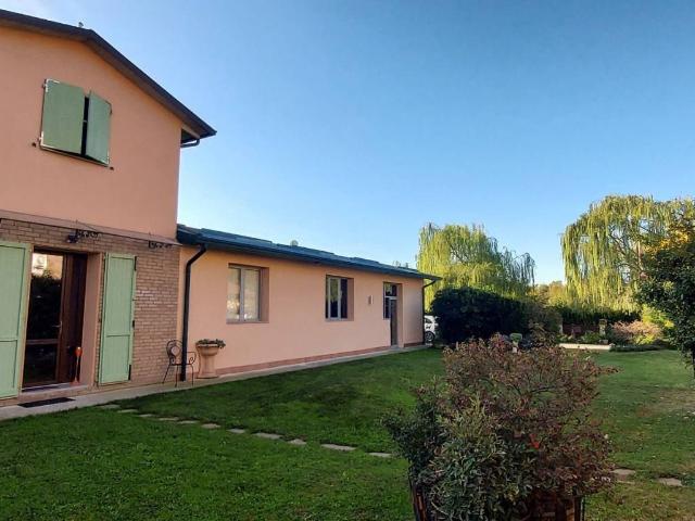 Villa Indipendente in vendita a Val d’Enza, Re