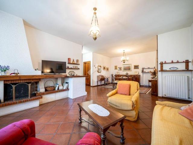 Villa Indipendente in vendita a Val d’Enza, Re