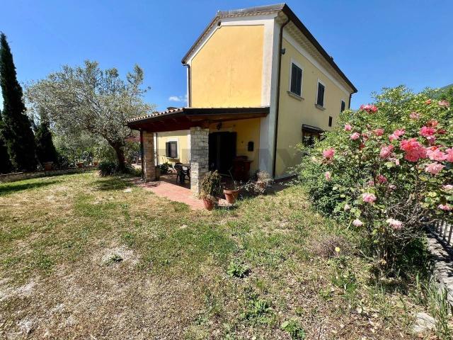 Villa Indipendente in vendita a San Potito Sannitico, Campania