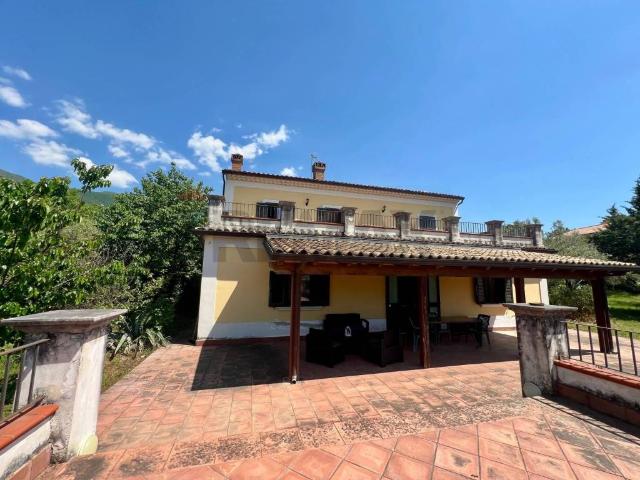 Villa Indipendente in vendita a San Potito Sannitico, Campania