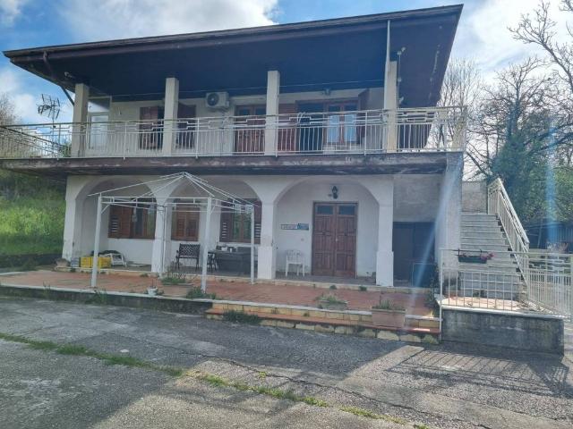 Villa Indipendente in vendita a San Potito Ultra, Campania