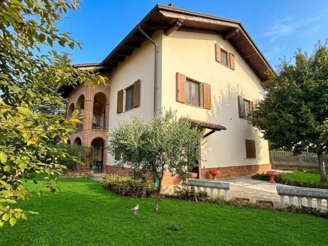 Villa Indipendente in vendita a San Salvatore Monferrato, Alessandria