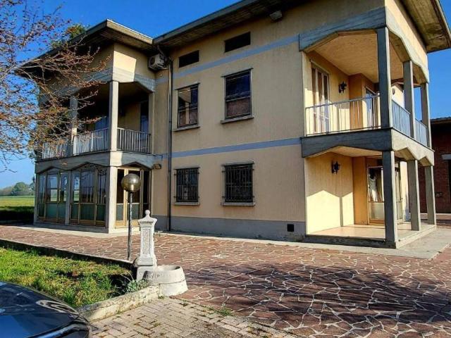 Villa Indipendente in vendita a San Secondo Parmense, Reggio Emilia