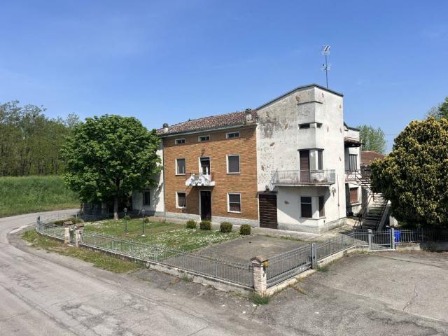 Villa Indipendente in vendita a San Secondo Parmense, Reggio Emilia