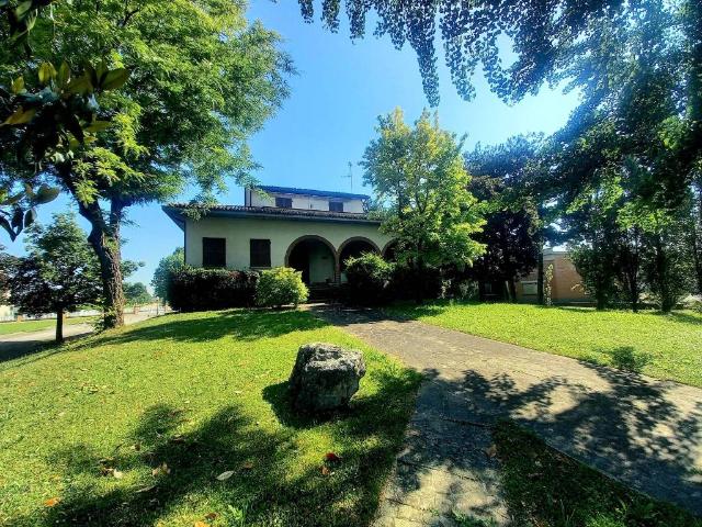 Villa Indipendente in vendita a San Secondo Parmense, Reggio Emilia