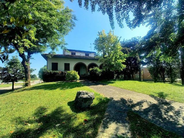 Villa Indipendente in vendita a San Secondo Parmense, Reggio Emilia