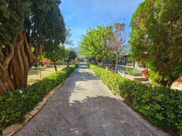 Villa Indipendente in vendita a Marche, Macerata