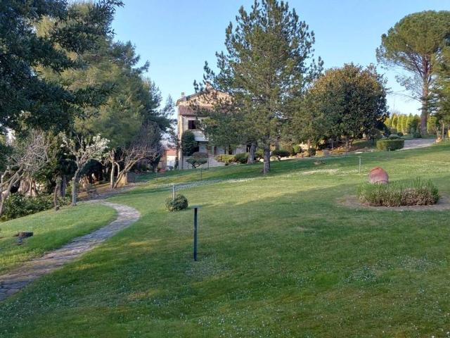 Villa Indipendente in vendita a Uvaiolo, Marche