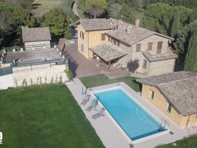 Villa Indipendente in vendita a Pitino, Marche