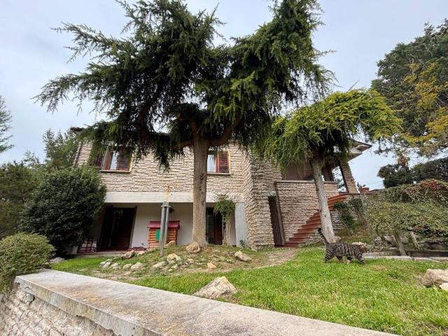 Villa Indipendente in vendita a Uvaiolo, Marche