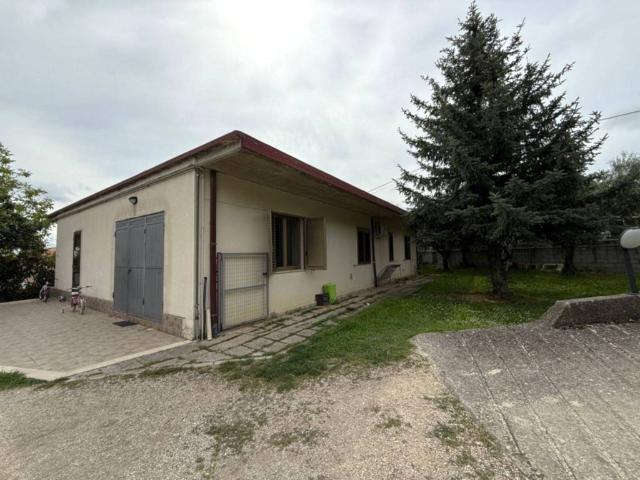 Villa Indipendente in vendita a San Valentino In Abruzzo, Abruzzo