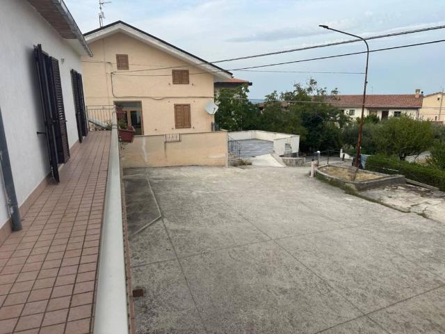 Villa Indipendente in vendita a San Valentino In Abruzzo, Abruzzo