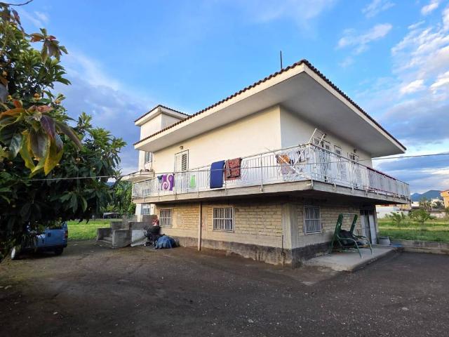 Villa Indipendente in vendita a San Valentino Torio, Campania