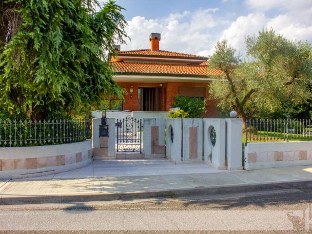 Villa Indipendente in vendita a San Vendemiano, Veneto