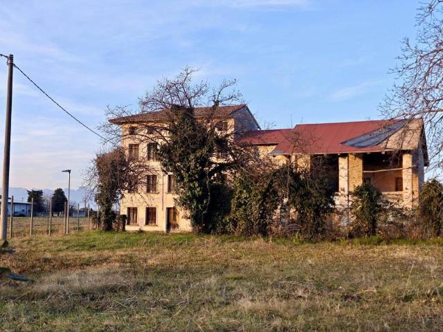 Villa Indipendente in vendita a Carbona, San Vito Al Tagliamento