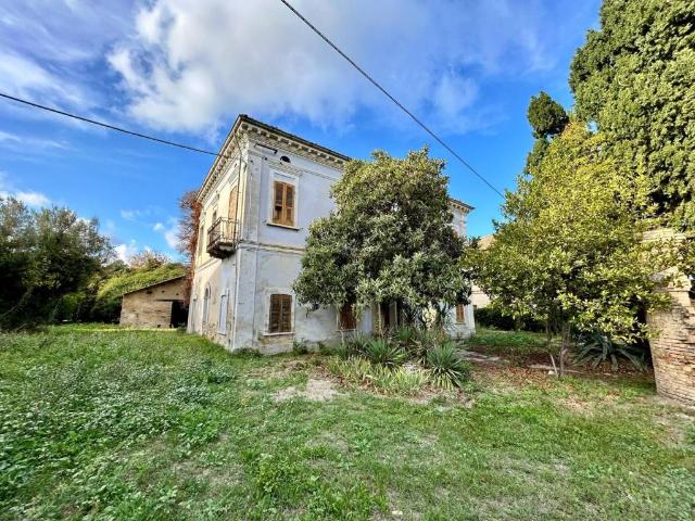 Villa Indipendente in vendita a San Vito Chietino, Abruzzo