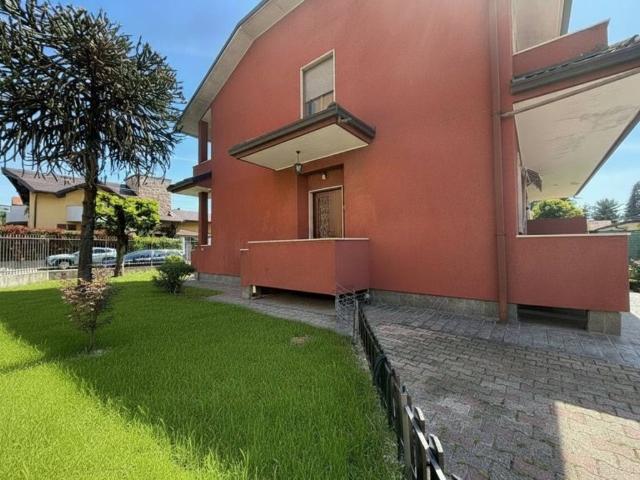 Villa Indipendente in vendita a Cerro Maggiore, Milano