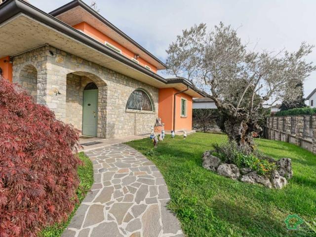 Villa Indipendente in vendita a San Zenone Al Lambro, Lombardia