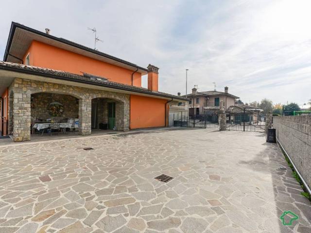 Villa Indipendente in vendita a San Zenone Al Lambro, Lombardia