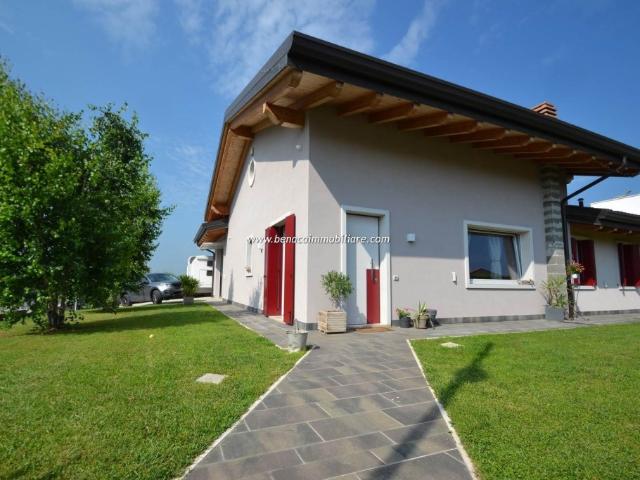 Villa Indipendente in vendita a Castelnuovo Del Garda, Veneto