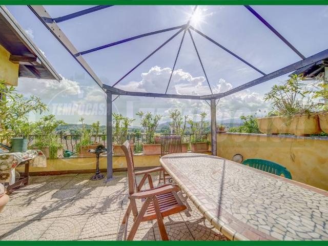 Villa Indipendente in vendita a Sangiano, Varese