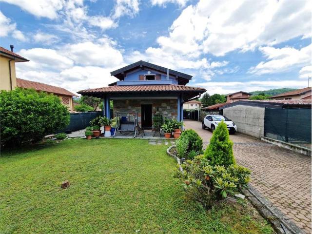 Villa Indipendente in vendita a Unione dei comuni del Medio Verbano, Sangiano