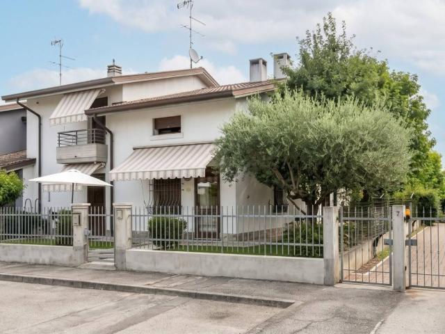 Villa Indipendente in vendita a Sanguinetto, Verona
