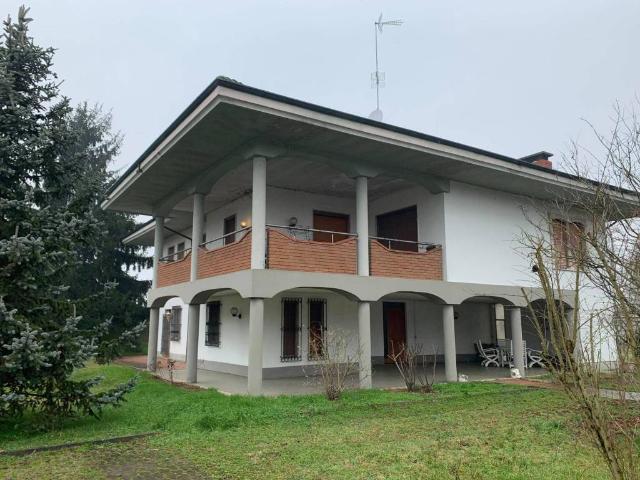 Villa Indipendente in vendita a Sannazzaro De' Burgondi, Lombardia