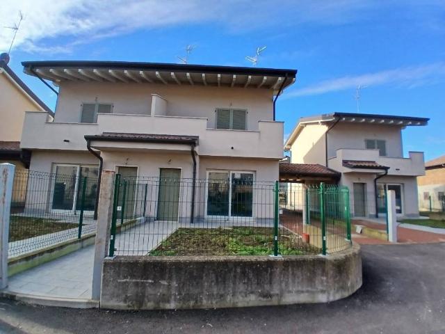 Villa Indipendente in vendita a Pieve Del Cairo, Lombardia