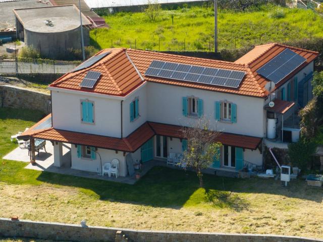 Villa Indipendente in vendita a San Remo, Liguria