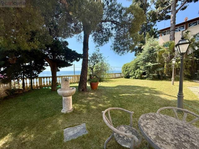 Villa Indipendente in vendita a San Remo, Liguria