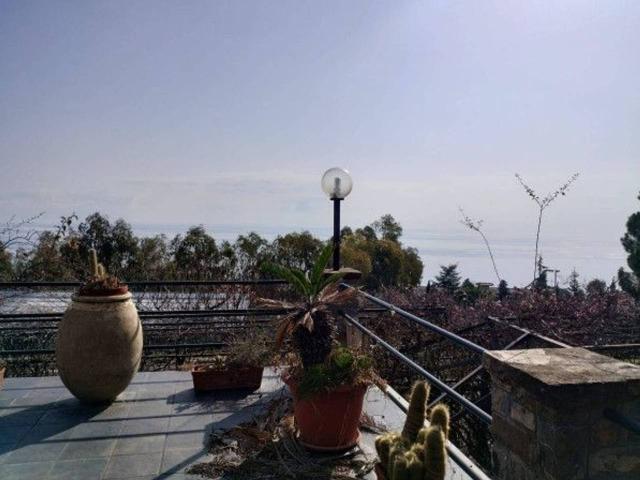Villa Indipendente in vendita a San Remo, Liguria