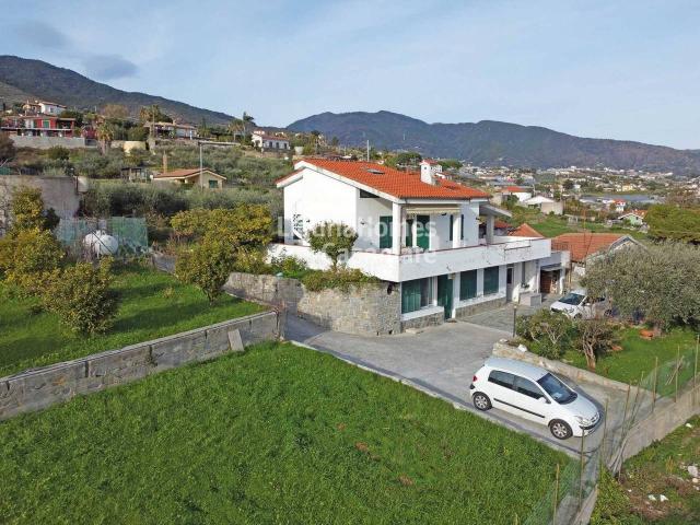 Villa Indipendente in vendita a San Remo, Liguria