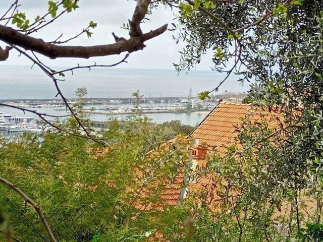 Villa Indipendente in vendita a San Remo, Liguria