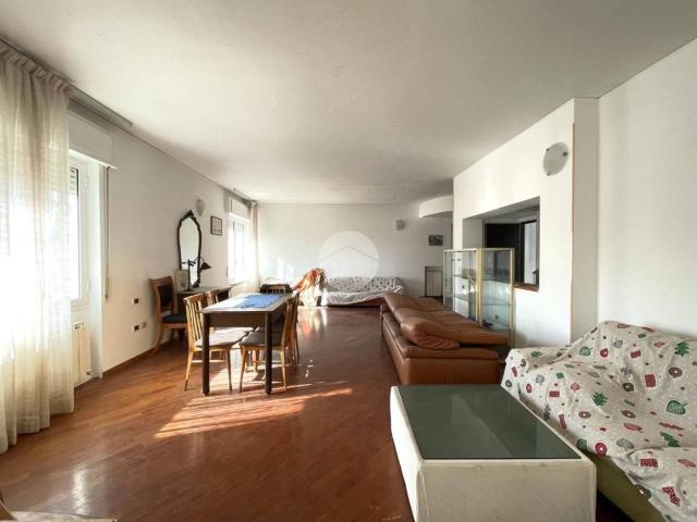 Villa Indipendente in vendita a San Remo, Liguria