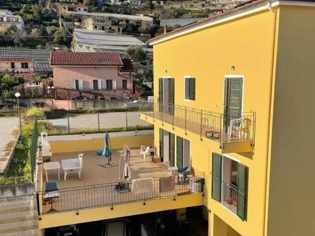 Villa Indipendente in vendita a San Remo, Liguria