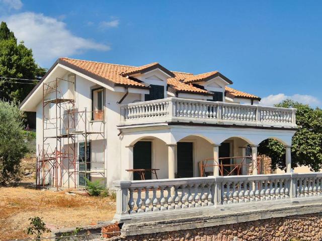 Villa Indipendente in vendita a San Remo, Liguria