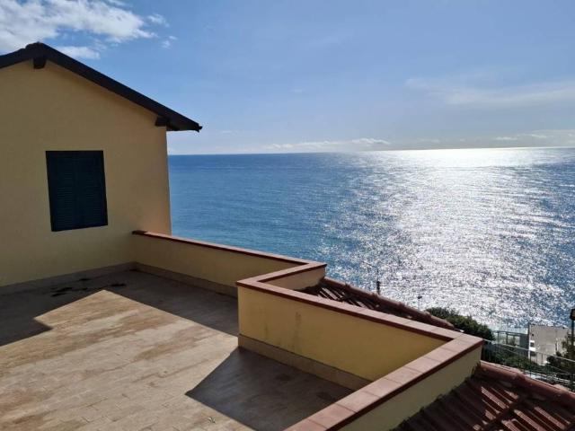 Villa Indipendente in vendita a San Remo, Liguria